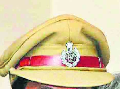 lady constable Torture her husband.